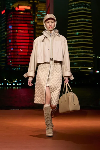 Look 40